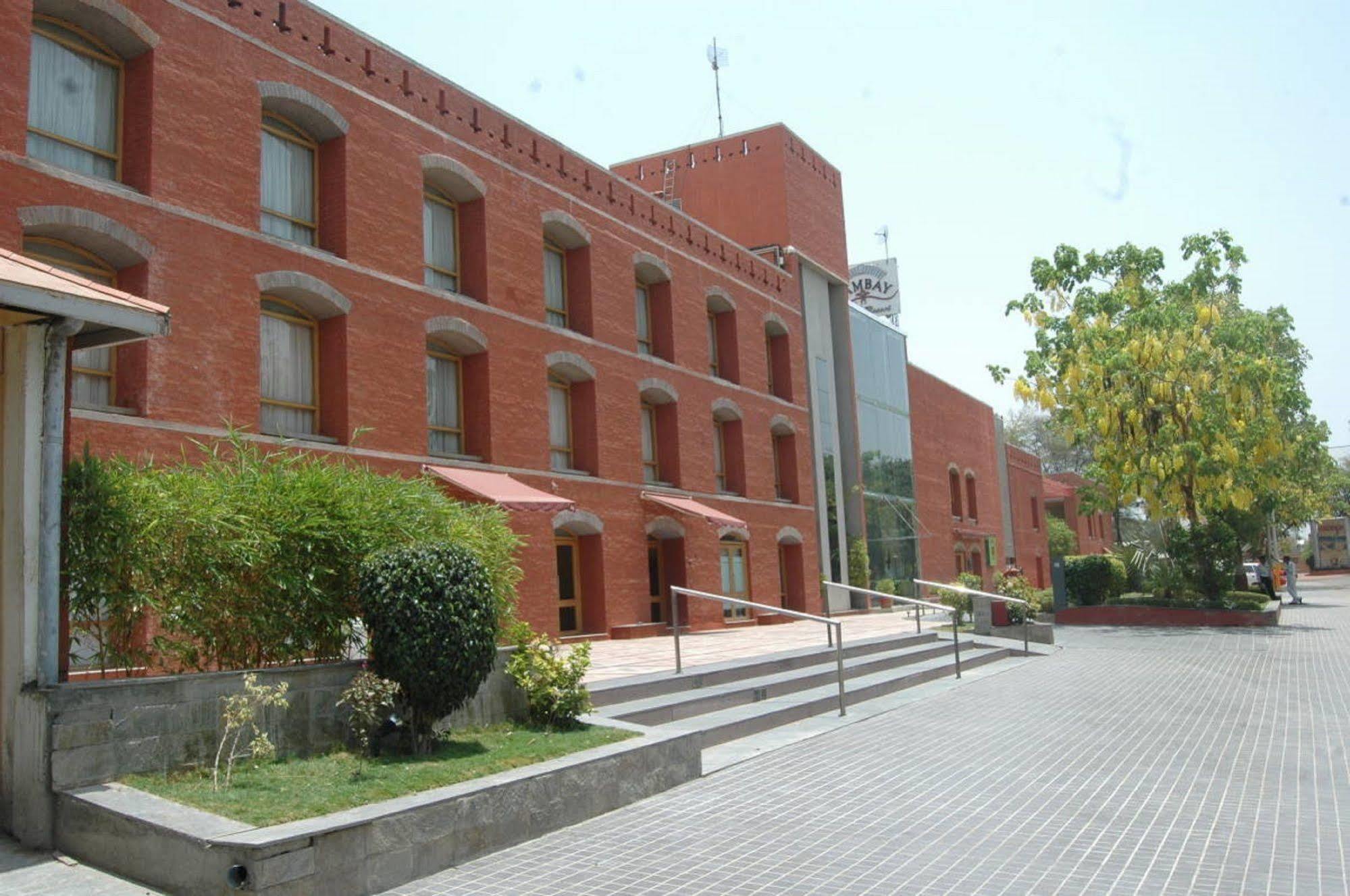 Hotel Cambay Sapphire, Gandhinagar Extérieur photo