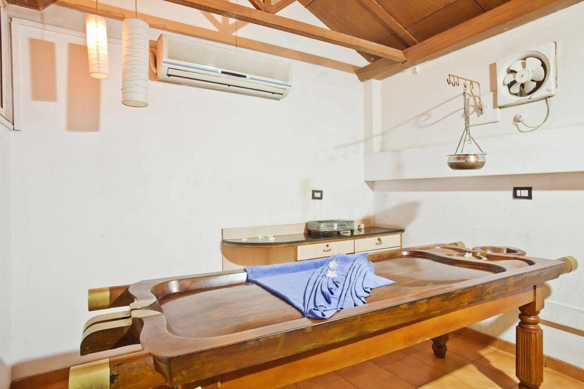 Hotel Cambay Sapphire, Gandhinagar Extérieur photo
