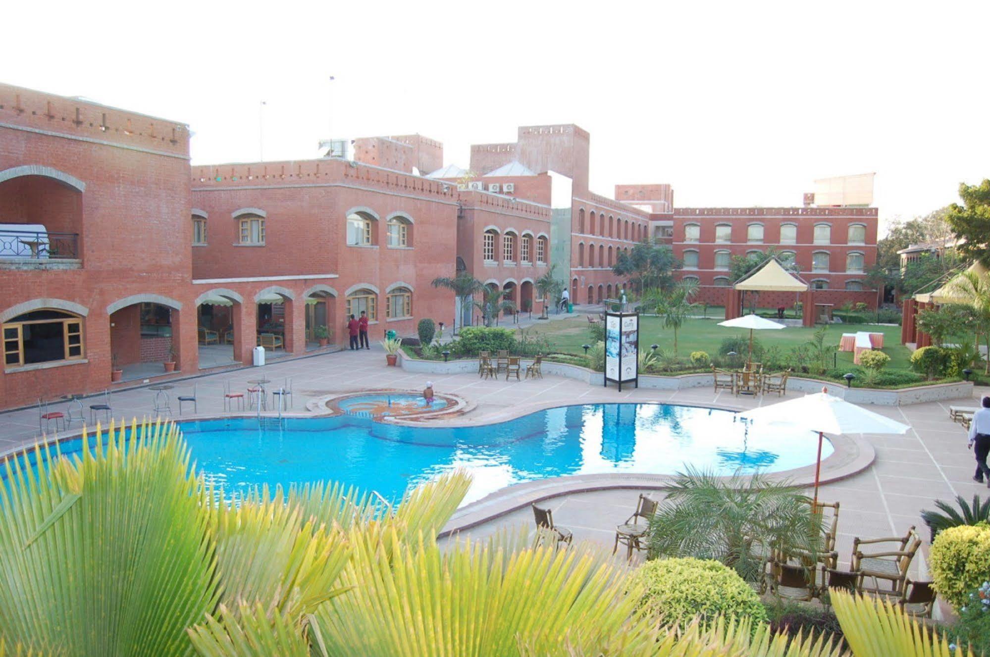 Hotel Cambay Sapphire, Gandhinagar Extérieur photo
