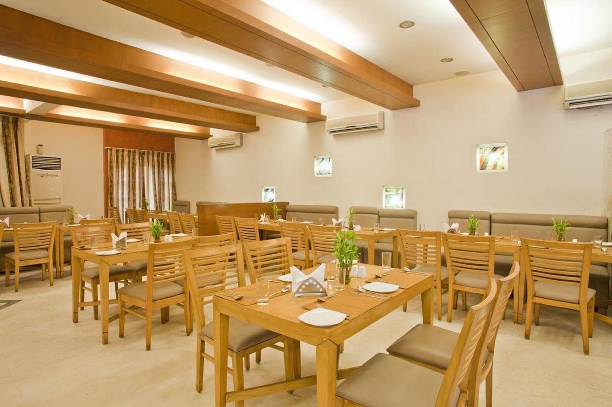 Hotel Cambay Sapphire, Gandhinagar Extérieur photo